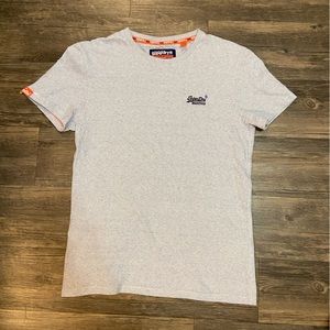 Superdry T-shirt in size M.